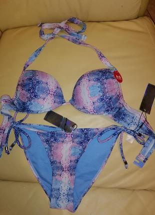 Яркий купальник