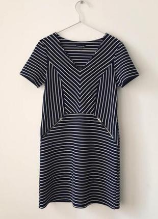 Стильное платье в полоску