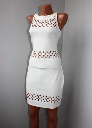 Стильное белое стрейчевое платье перфорация вырезы м,461 фото