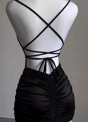 Сукня коротка чорна однотонна на брителях з відкритою спиною якісна з відкритою спинкою