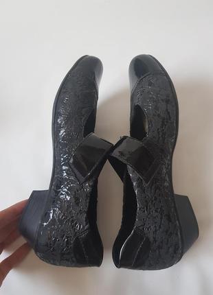 Черные туфли на низком каблуке мэри джейн8 фото