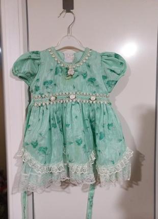 Вінтажна сукня для дівчинки.