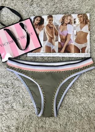 Крутейшие плавки хаки обшиты золотой ниткой