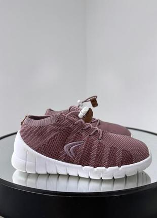 Качественные дышащие кроссовки clarks