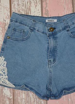 Джинсовые шорты с кружевом