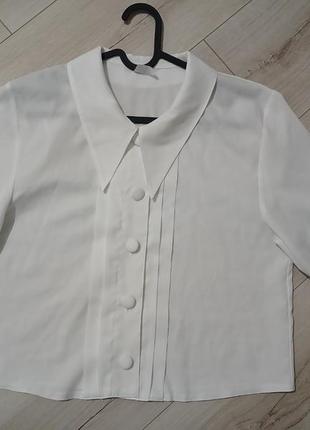 Трендова укорочена блузка з комірцем3 фото