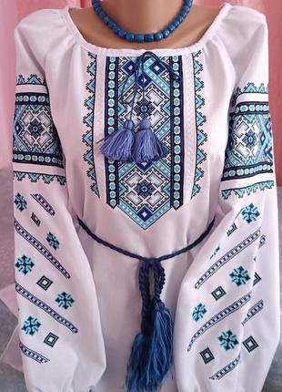 Вышиванка женская "цветочный орнамент синий"на белом натуральном домотканевом холсте4 фото