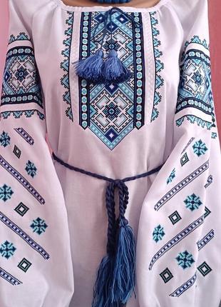 Вышиванка женская "цветочный орнамент синий"на белом натуральном домотканевом холсте5 фото