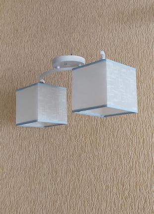 Люстра с плафонами абажурами на 2 лампы