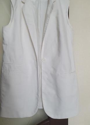 Белый пиджак incity без рукавов7 фото