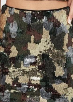 Стильная короткая хаки милитари мини-юбка в пайетки"missguided",xs/s1 фото
