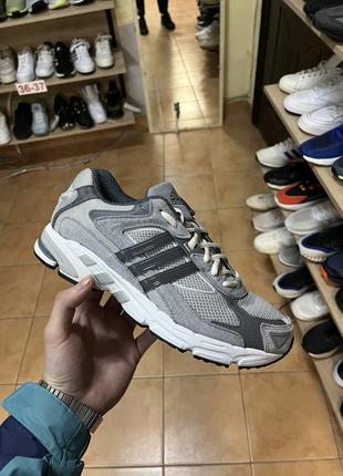 Кросівки adidas response