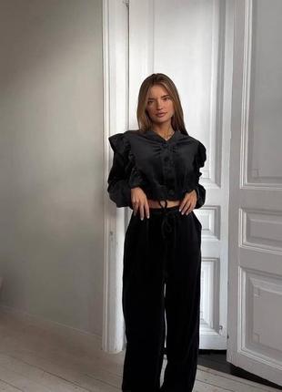Костюм жіночий однотонний велюровий оверсайз кофта на гудзиках штани вільного крою на високій посадці з кишенями якісний стильний чорний бежевий