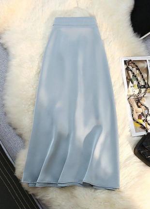 Атласная юбка миди свободного кроя на высокой посадке стильная юбка базовая бежевая черная голубая5 фото