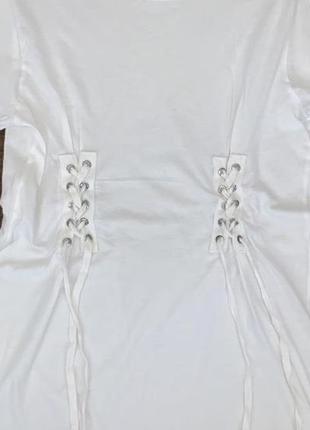 Стильная белая удлиненная футболка на шнуровке м,464 фото