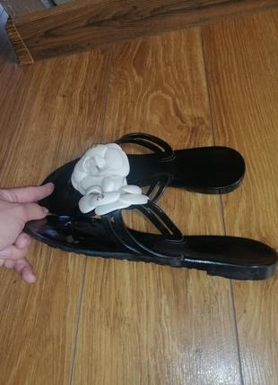 Шлепки шанел