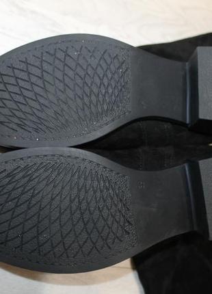 Жіночі замшеві чоботи на широку повну ногу високі на низькому ході каблуці чорні з камінням9 фото