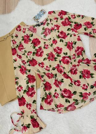 Бежевая блуза с розами цветами и воланом3 фото