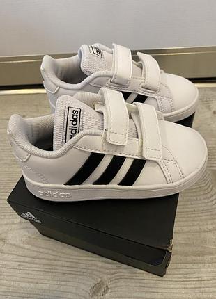 Кроссовки adidas