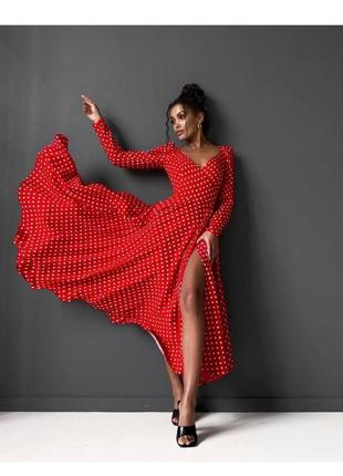 Шикарное красное платье в горошек