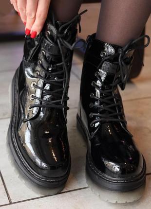 Лаковые женские берцы ботинки прошитые утепленые на тракторной платформе ,молнии/шнуровке.1 фото