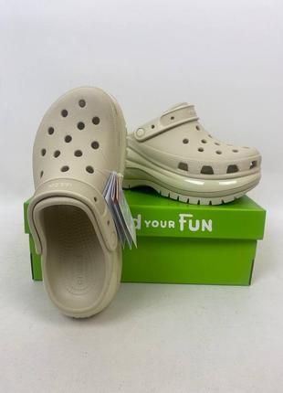 Classic mega crush bone crocs бежеві крокси на платформі