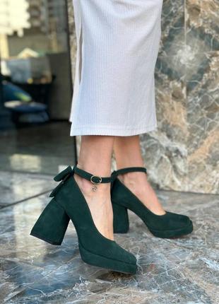 Зеленые замшевые туфли с ремешком с бантиком сзади3 фото