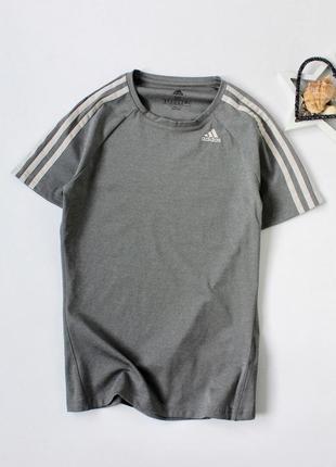 Футболка спортивна adidas climalite xs