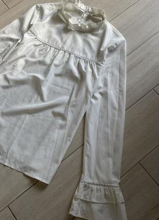 Красивая белая блуза gloria jeans с рукавами в рюшек1 фото