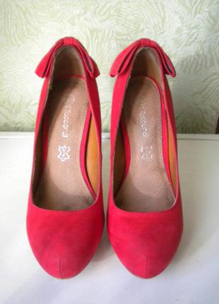 Червоні туфлі1 фото