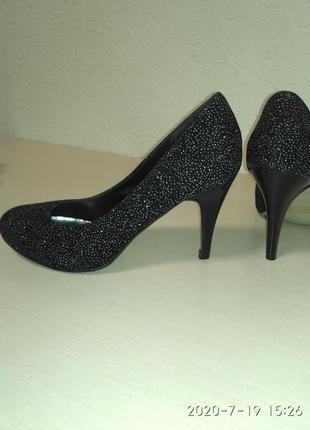 Туфли нарядные на шпильке