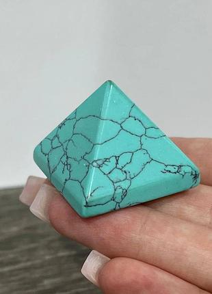 Крупная пирамида из натурального камня бирюза - оригинальный сувенир на подарок парню, девушке