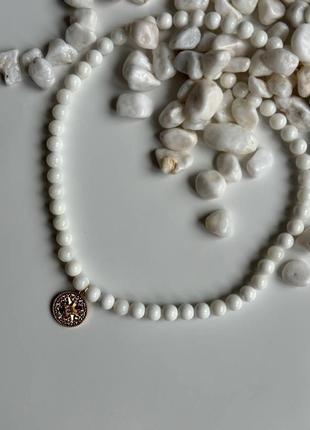 Намисто з нефриту та підвіска з позолоти та фіантіами