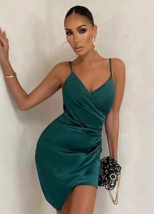Шикарне плаття prettylittlething