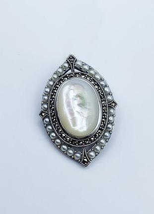 Брошка серебряная с марказитом,жемчугом и перламутром 8,85 г