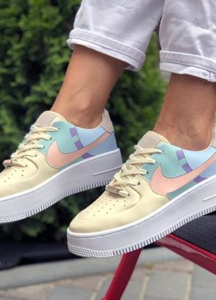 Жіночі кросівки найк на платформі nike air force1 фото