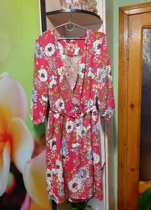 Гарне плаття в квітковий принт