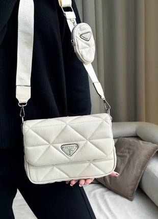 Жіноча сумка prada re-nylon padded shoulder white1 фото