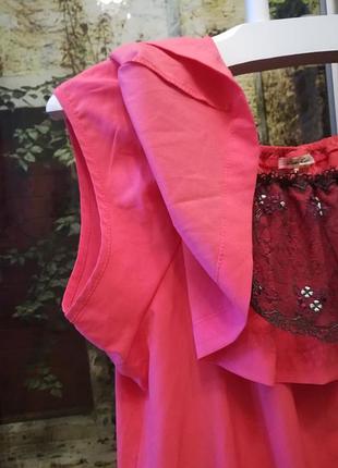 Платье с открытыми плечами