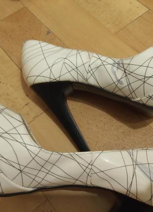 Peter kaiser туфлі із лакованої натуральної шкіри зовні і нат.шкіри всередині 36 рр, нюанс6 фото