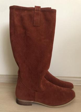 Лёгкие замшевые сапоги р.40