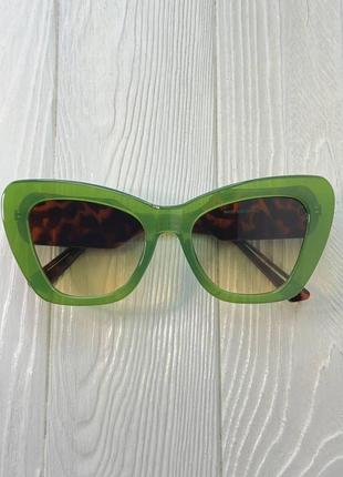 Женские солнцезащитные очки кошачий глаз цвет зеленый декор принт леопард2 фото
