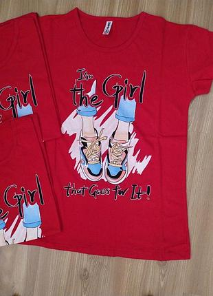 Стильна футболка з принтом червона