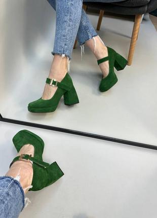 Ярко зеленые трава замшевые туфли на удобном каблуке