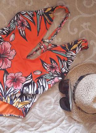 Яркий стильный купальник