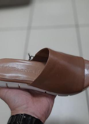 Жіночі шкіряні шльопанці tamaris