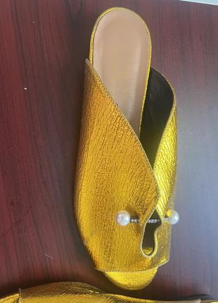 Продам босоножки оригинал