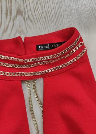 Красное платье с открытой спиной золотыми цепочками на спине чокер вырез love republic10 фото