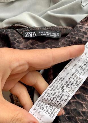 Платье со змеиным принтом zara платье сарафан длинный рукав пуговицы рептилия10 фото