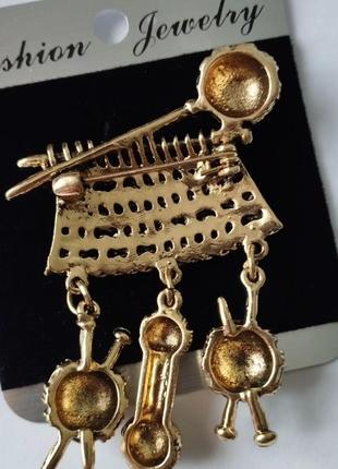 Брошка в'язання для в'язальщиці